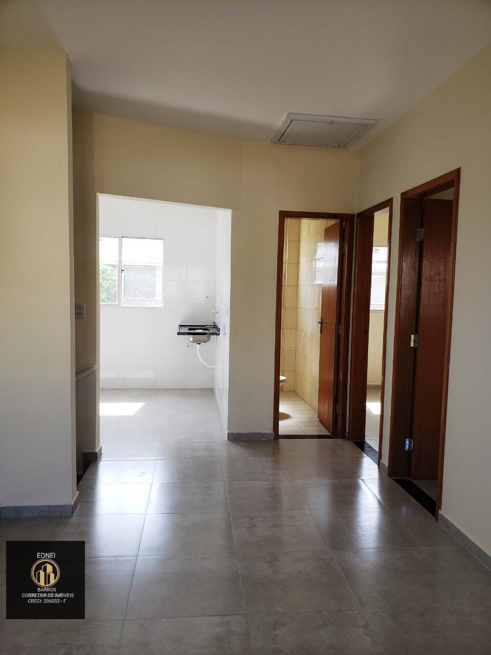 Casa à venda com 2 quartos, 55m² - Foto 9