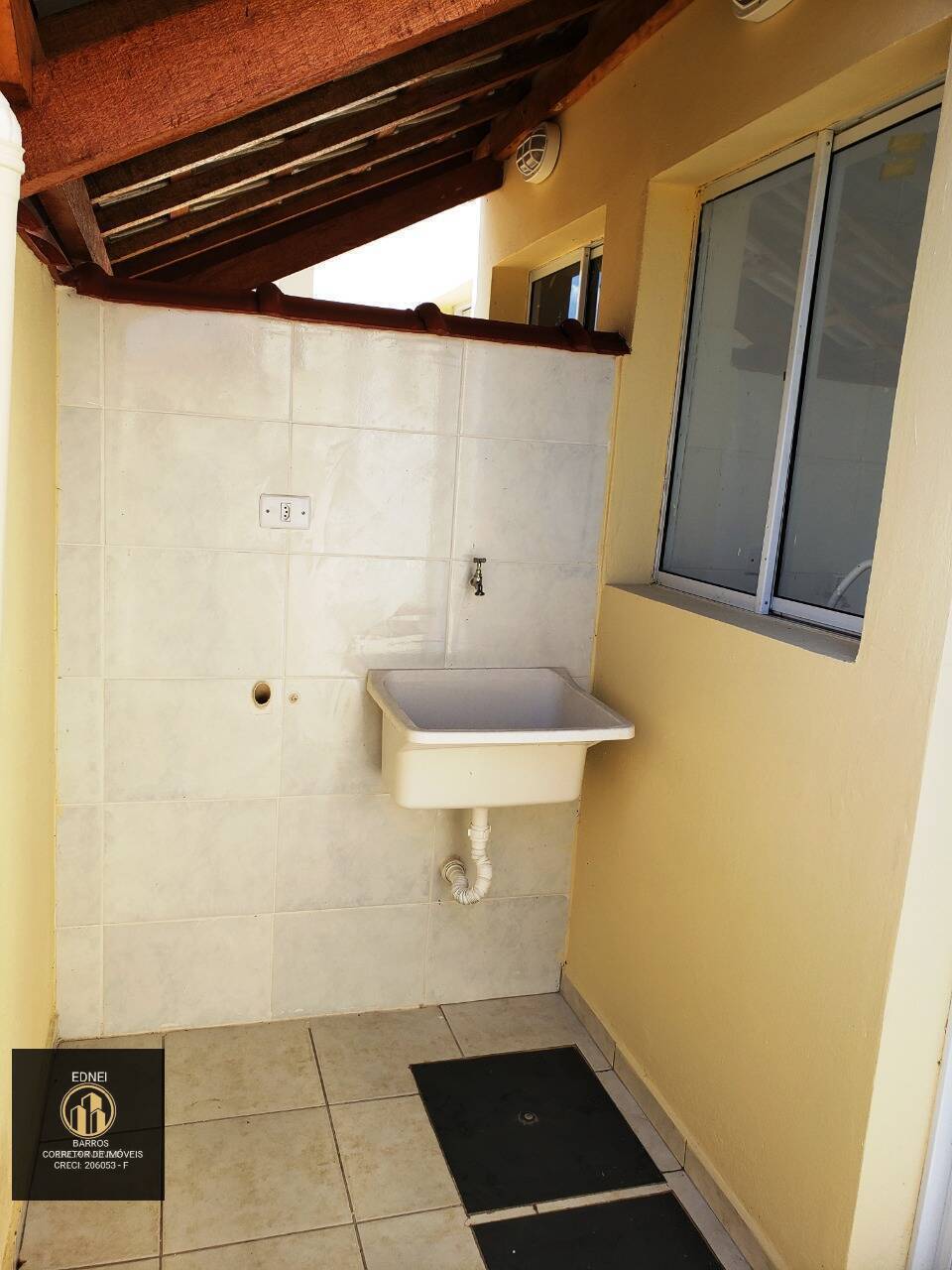 Casa à venda com 2 quartos, 55m² - Foto 16