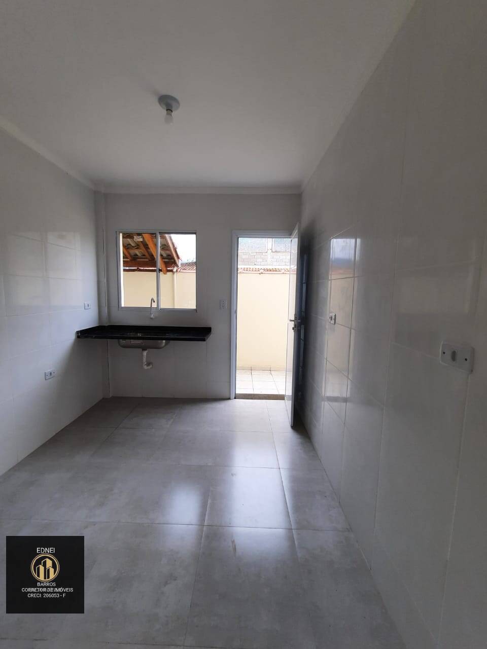 Casa à venda com 2 quartos, 55m² - Foto 17