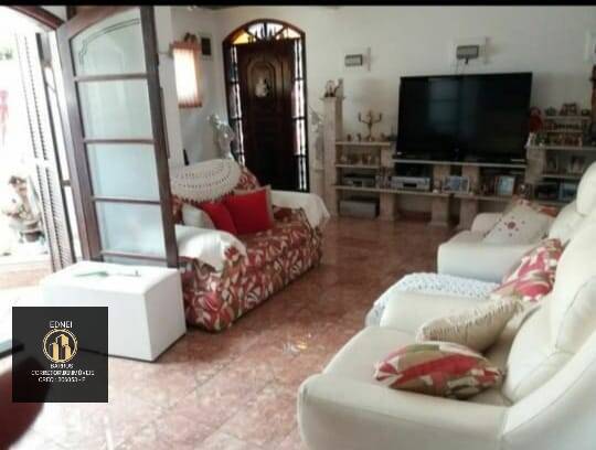 Casa à venda com 3 quartos, 150m² - Foto 1