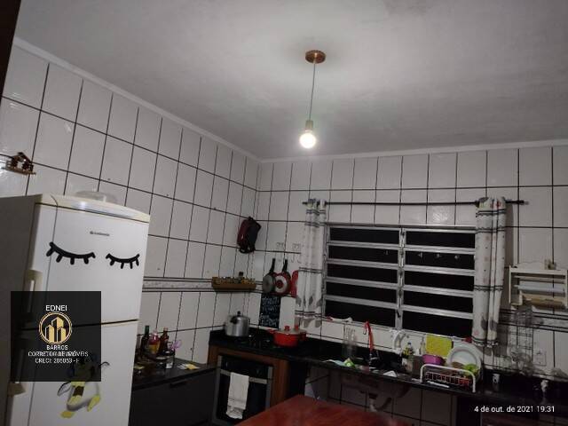 Casa à venda com 2 quartos, 300m² - Foto 4