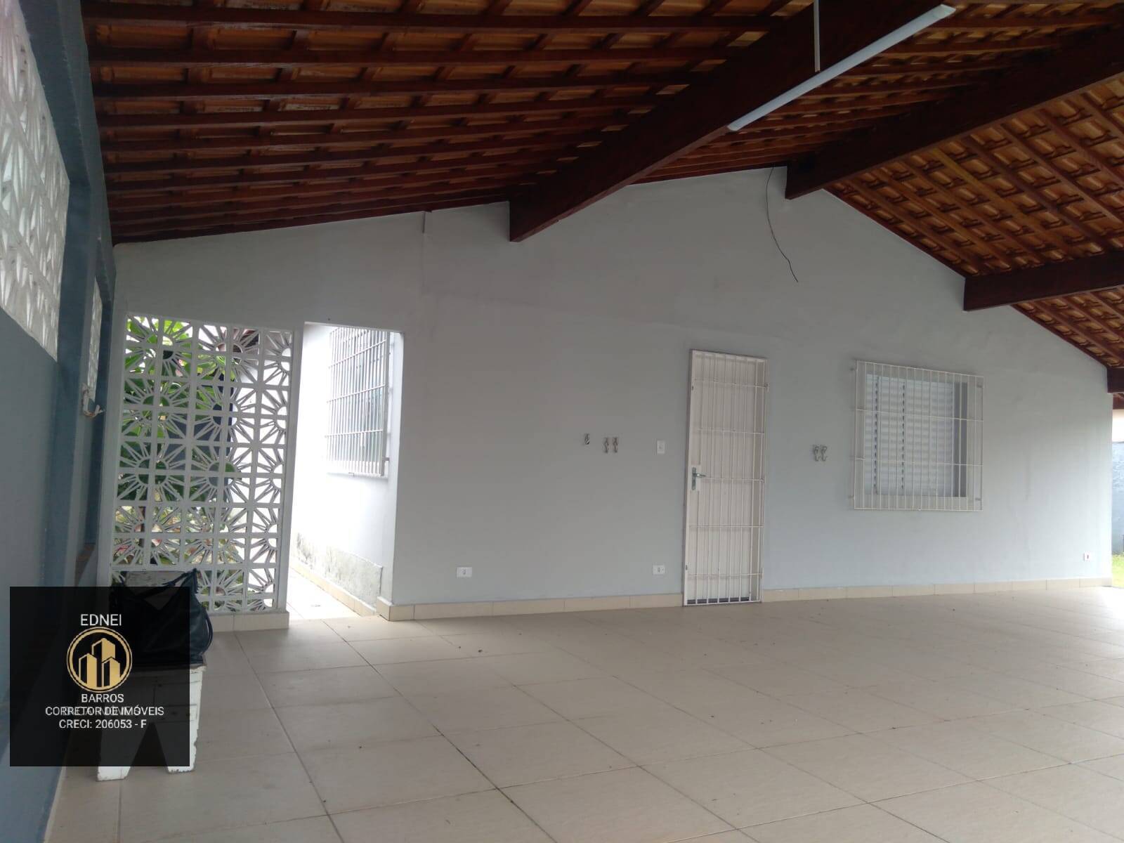 Casa para alugar com 3 quartos, 690m² - Foto 1