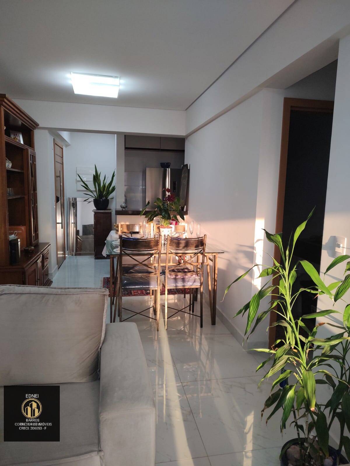 Apartamento para alugar com 3 quartos, 109m² - Foto 1