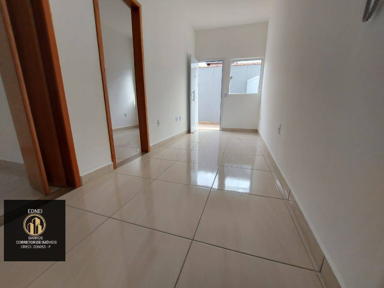 Casa à venda com 2 quartos, 44m² - Foto 4