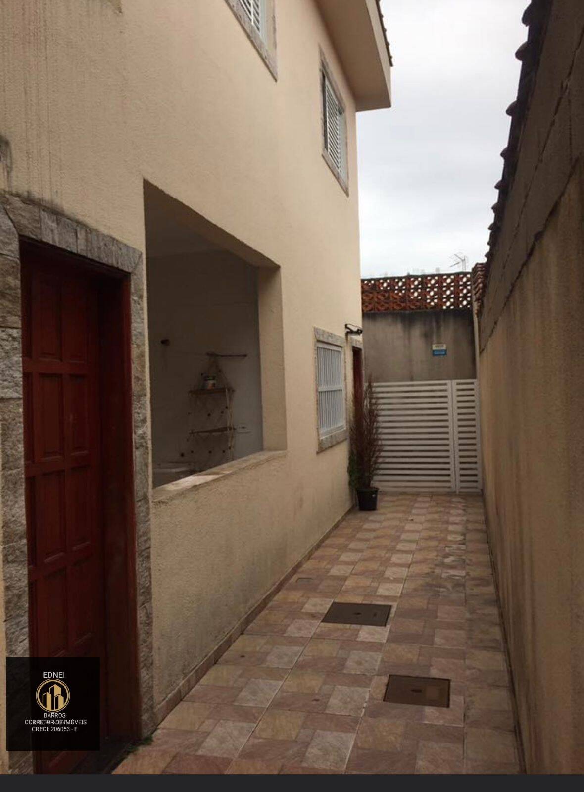 Casa à venda com 2 quartos, 67m² - Foto 2